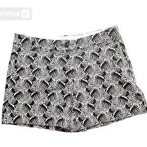 Crown & Ivy Navy Blue and White Zebra Print Shorts. Women’s Size 10. Fun & cute!